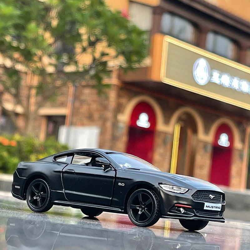 1:36 Ford Mustang GT Alloy Sports Car Model Diecasts Metal Toy Vehicles Car Model High Simulation Childrens Toys Gift Collection